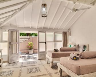 Palmeto Village - Pemenang - סלון