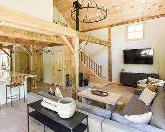 Lux Chalet 4 Bd Fireplace Hottub Ac Pet Friendly - Killington - Living room