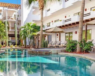 Hotel Santa Fe Loreto by Villa Group - Loreto - Zwembad