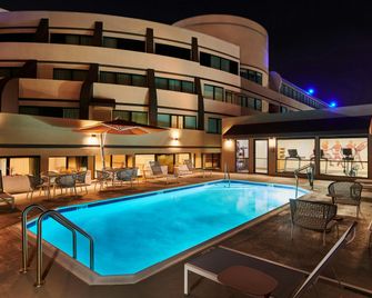 DoubleTree by Hilton Fullerton - Fullerton - Басейн