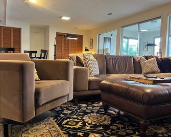 Eagle Harbor Waterfront Home-Perfect Location! - Bainbridge Island - Sala de estar
