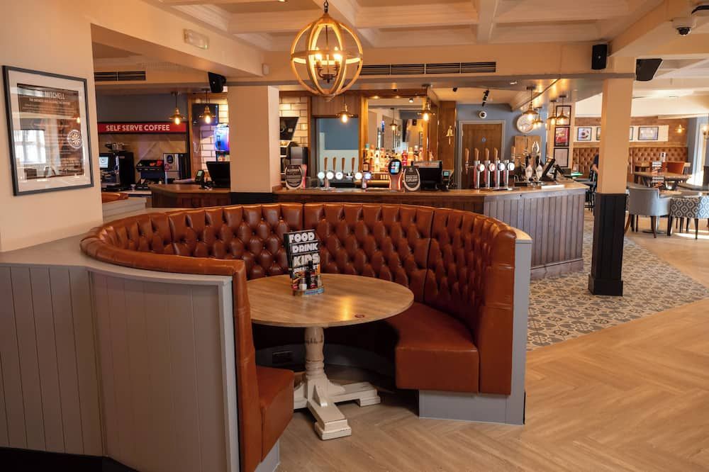 Weathervane Hotel by Greene King Inns - Stoke-on-Trent - בר