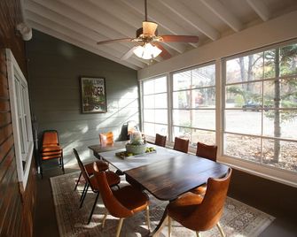 Goldberry Woods- A Modern Farm Resort - Union Pier - Comedor