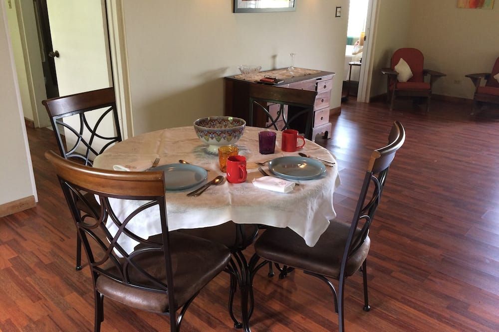 Tranquil Country Cottage ~ Remote Home ~ Outside Of Montego Bay - Bahía Montego - Comedor