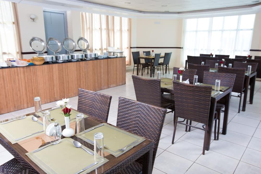 Mayfair Hotel - דר א-סאלאם - מסעדה