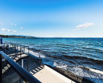Qualicum Beach Ocean Suites - Qualicum Beach