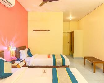OYO 10709 Hotel Sbt - Visakhapatnam - Bedroom