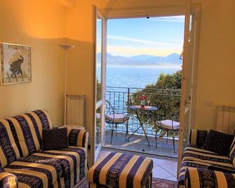 Alla Vecchia Camelia - Cannero Riviera - Wohnzimmer