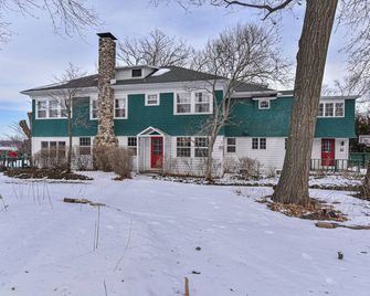 Excellent getaway. Lake front home with Stunning lake views, come make memories! - Delavan - Building