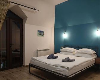 Blur Inn Gallery - Eriwan - Schlafzimmer