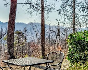 Amazing Views! Hot Tub,Pool Table,Fireplace,Relax! - Gatlinburg - Balcony