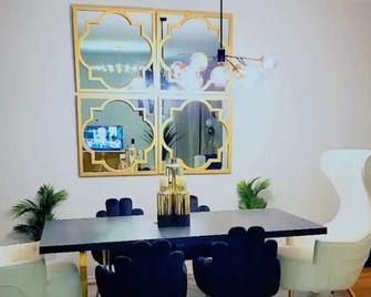 Luxury & Stylish Duplex Suite With Free Parking - Mansfield - Dining room