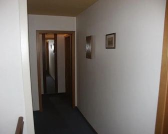 Hotel im Burghof - Altenahr - Pasillo
