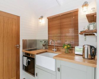 WILLOW, pet friendly, with a garden in Kemble - Cirencester - Kitchen