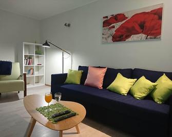 City center Raua apartment with balcony - Tallinn - Living room