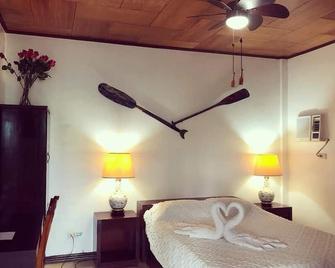 Pandan Beach Resort - Pandan - Bedroom