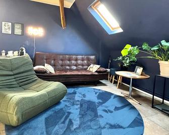 HOF 27 - Holiday apartment in Verden/ Aller on the Weser cycle path - Verden - Wohnzimmer