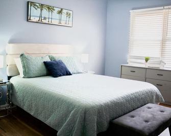 Cozy 3-Bedroom Getaway - Raleigh