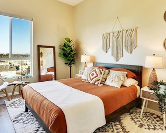 Chic Brand-New Penthouse overlooking North Park - San Diego - Bedroom