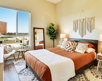 Chic Brand-New Penthouse overlooking North Park - San Diego - Schlafzimmer