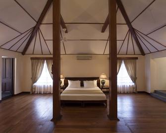 Queen's Hotel - Kandy - Bedroom