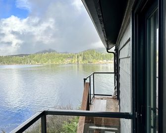 Sea Esta - Ucluelet - Balcony