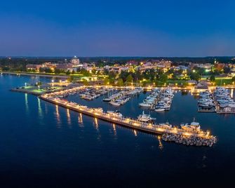 539 Bay Street - Luxury Downtown Residences Steps from the Beach and Festivals - Traverse City