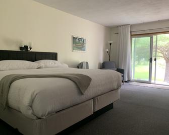 Colonial Bay Motel And Cottages - Huntsville - Bedroom