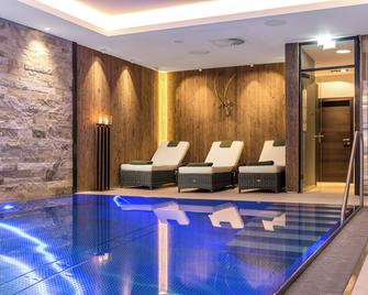 ألبينباركس هوتل آند أبارتمنت تاكاشر - كيرتشبرغ ان تيرول - حوض السباحة