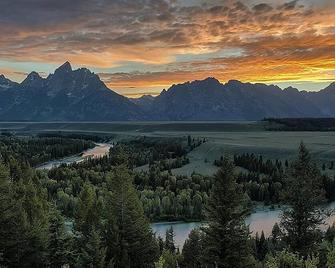 Mountain Getaway with Alpine Decor | Free Onsite Parking & Pet-friendly - Moran