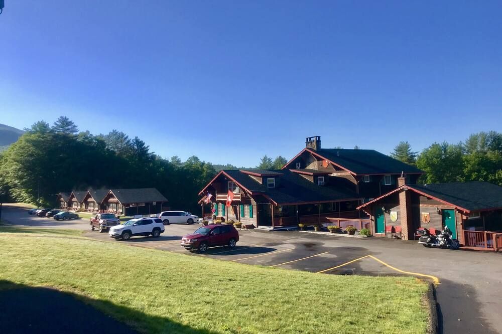 Swiss Chalets Village Inn - Intervale - Outdoor view