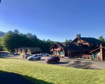 Swiss Chalets Village Inn - Intervale - Outdoor view