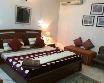 Short Stay Standard - Noida - Bedroom