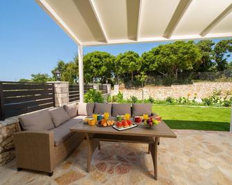 Dendra Apartments at Skala - Poros - Patio
