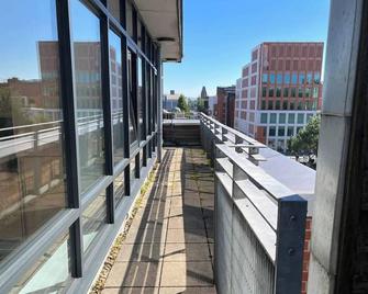 Lovely 2-Bed Apartment in Manchester - Manchester - Parveke