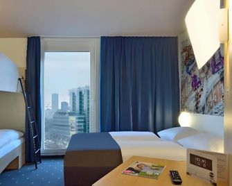 B&B Hotel Berlin-Alexanderplatz - Berlin - Bedroom