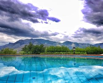 Villa Cipriano \'apartment with Pool\' between sea and mountain. - Minturno - Piscina