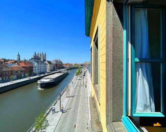 Appartement et parking privatif le long de l Escaut - Tournai - Balcon