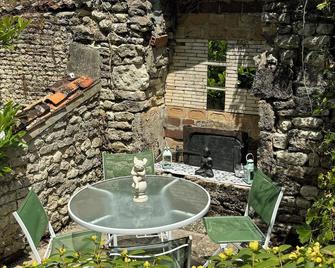 Cottage In A Peaceful Location - Essouvert - Patio
