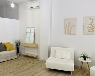 Flamenca Triana - Apartamento Wifi con 2 Dormitorios 2 sofas camas 2 baños - Seville - Living room