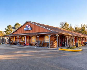 American Inn Motel by Capital O Camden AL - Camden - Building