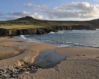 cottages located on tip of scenic Dingle Peninsula - Dunquin - Playa