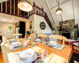 Chalet Douce Evasion St Adolphe - Morin-Heights - Їдальня