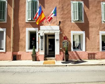 Plazza Hotel - Nimes - Building