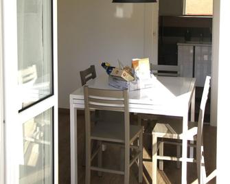 Casa Vacanze Cozy House Matera - Matera - Dining room