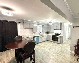 Blue Oval 10 Min - Country Home 3 Bed 1 Bath-Sleeps 5-6 - Brownsville