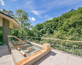 Tateshina Grand Hotel Takinoyu - Chino - Balcony