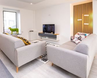 James' Place at Castle Cottage - Merthyr Tydfil - Living room
