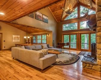 Pine Ridge Lodge near Whiteface - Wilmington - Living room
