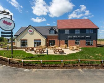 The Aviator Prev Smuggler Cove - Clacton-on-Sea - Edificio